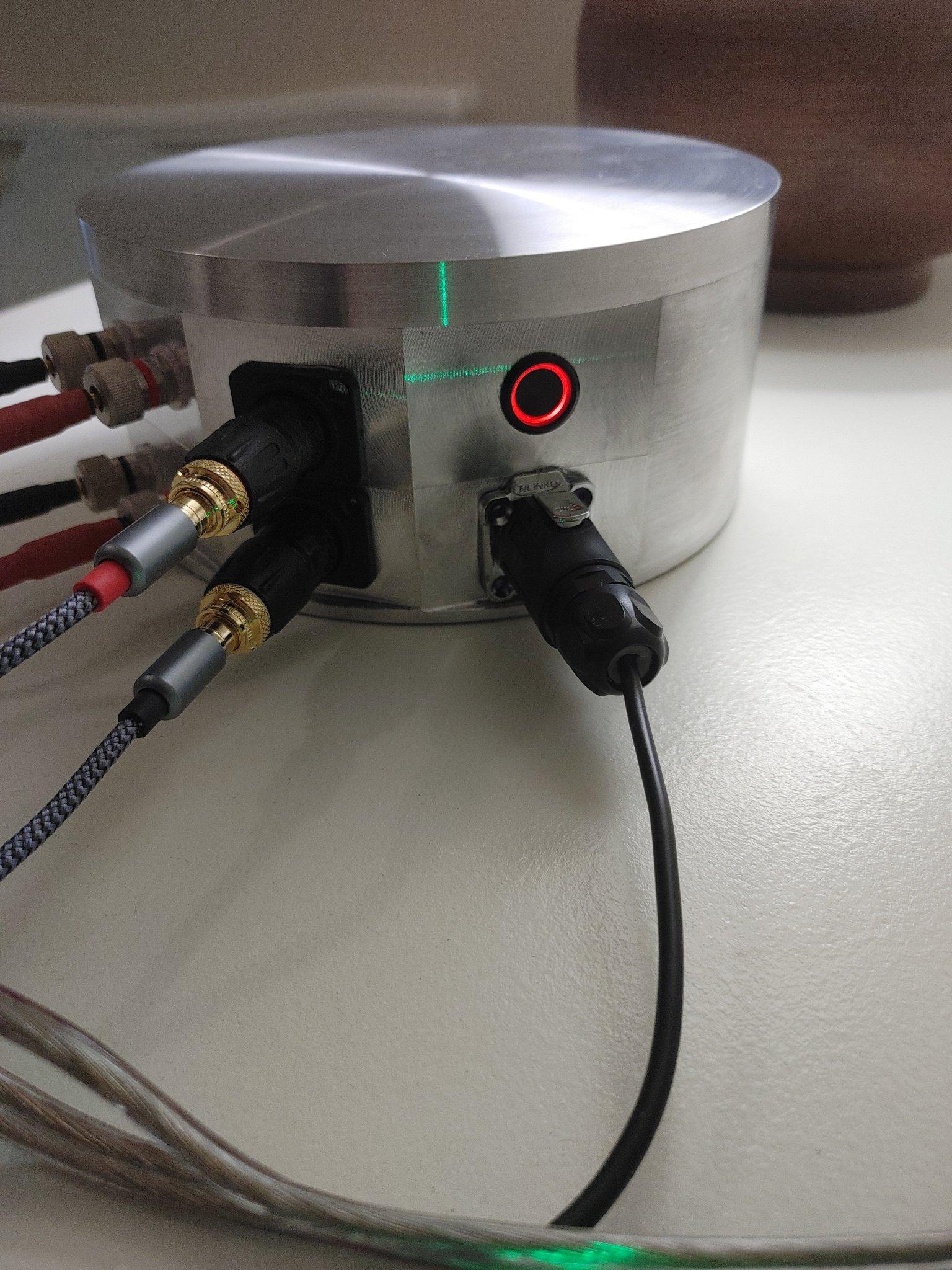 XS Amp Case Binding Posts